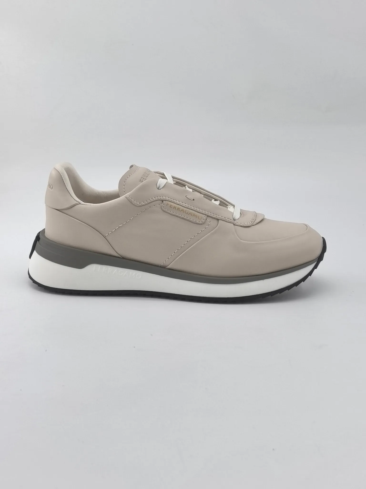 [Ferragam] Top P: 780💰 ▪️Size: 39-44 (38.45 custom-made) FERRAGAMO Ferragam 🔍Top purchasing agent 🇮🇹 Ferragam Street-charming casual shoe series, the counter sells the original configuration simultaneously, Italian imported cowhide fabric, high-quality splicing technology, imported water-dyed cow lining , soles: original foam outsole specially provided by the original factory, original factory follow-up goods, 🔍 high quality, can be entered and exited the counter at will, welcome to compare and synchronize with the counter.